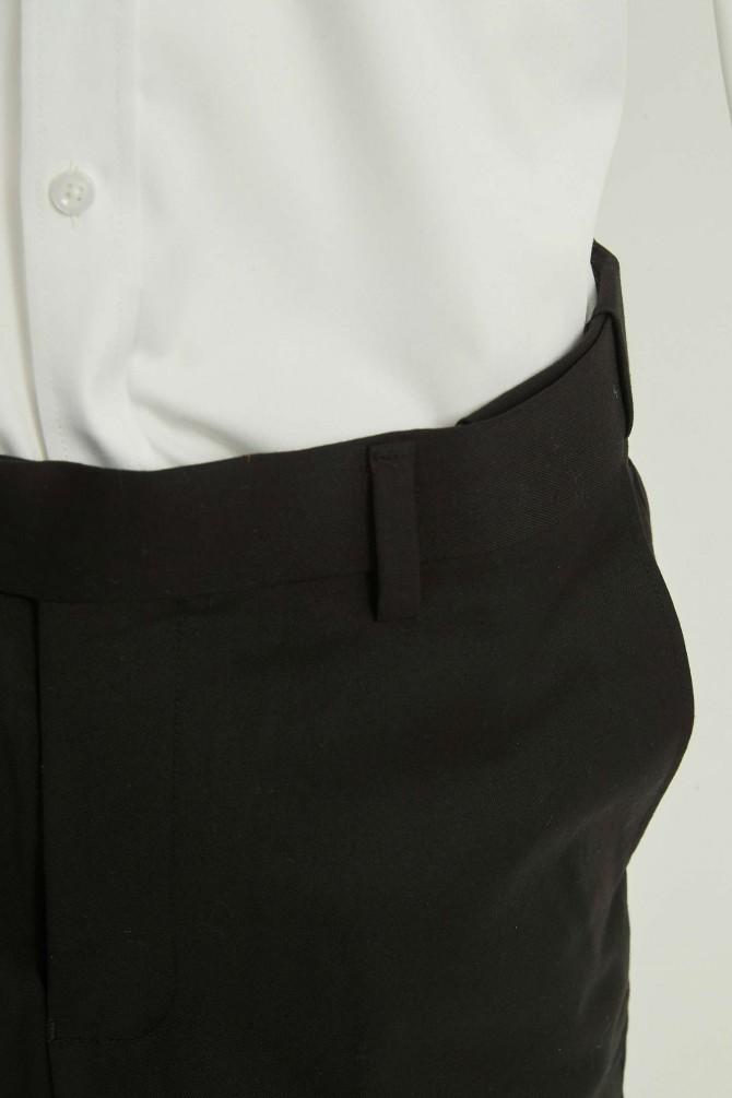 Black pant with elastic band at the waist