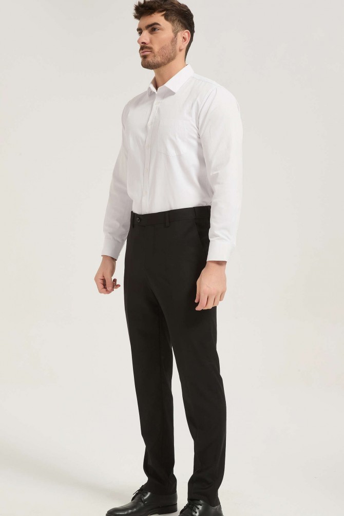 Black pant with elastic band at the waist