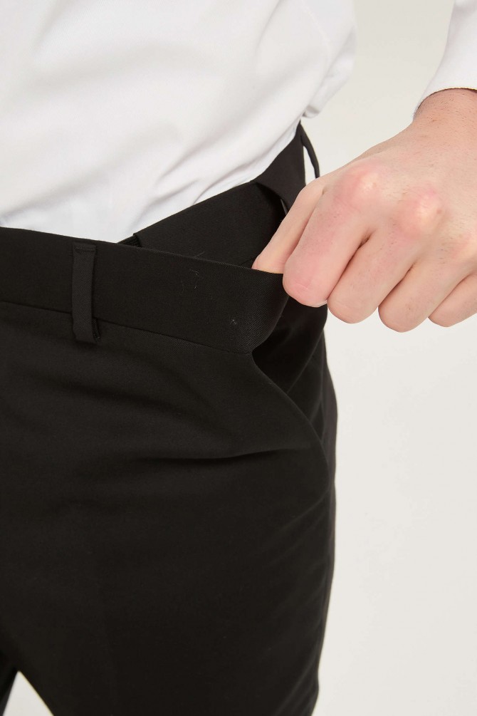 Black pant with elastic band at the waist