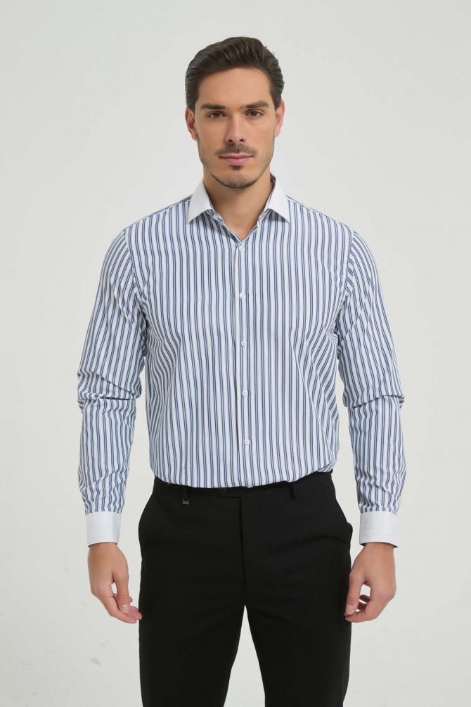 Chemise à rayures fines en coupe droite