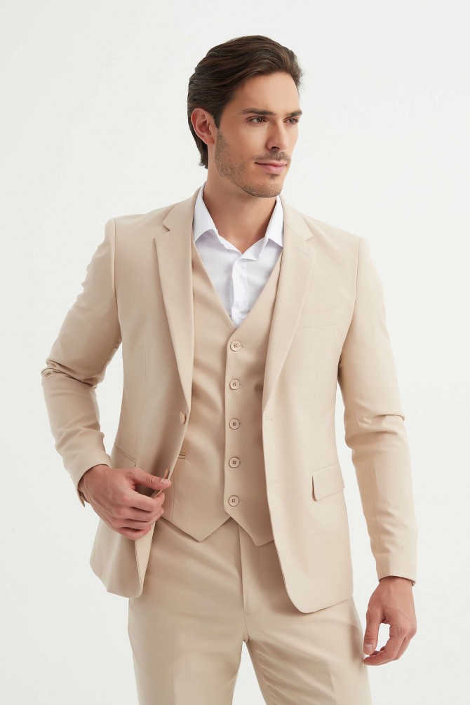 3 pieces suit in beige