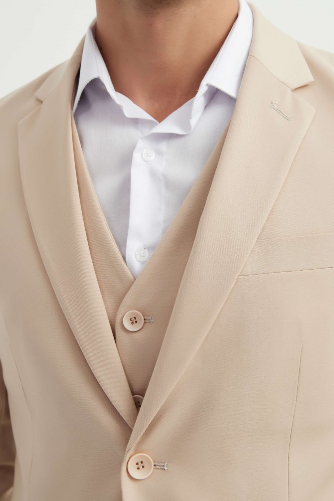 3 pieces suit in beige
