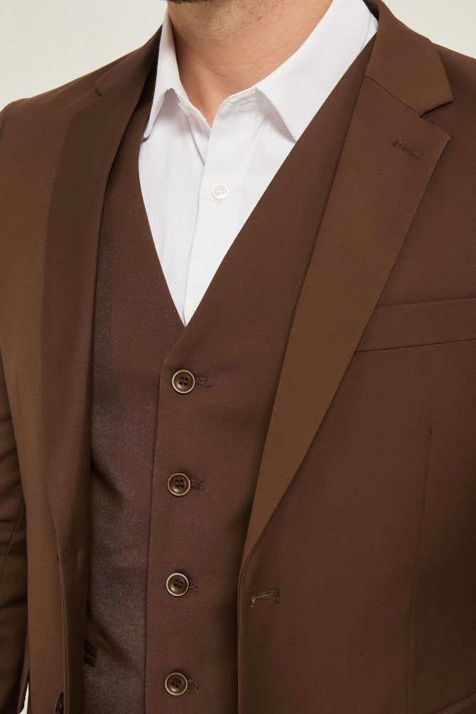 3 pieces suit in brown