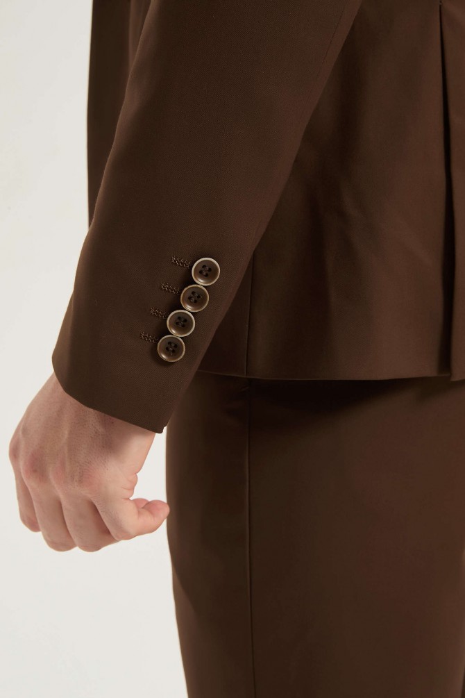 3 pieces suit in brown