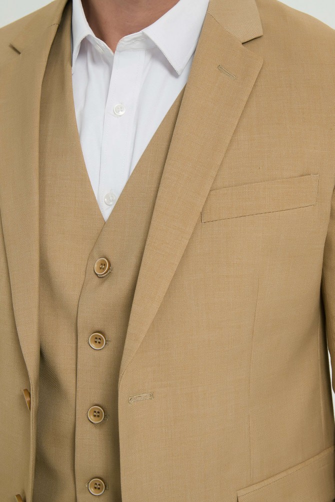 3 pieces suit in champagne