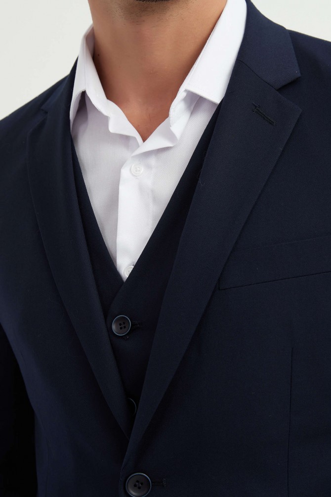 3 pieces suit in navy blue
