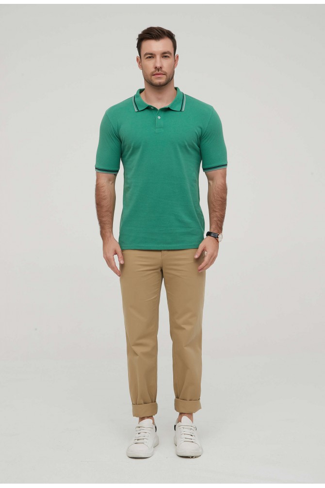 Green polo shirt with bicolor edged collar