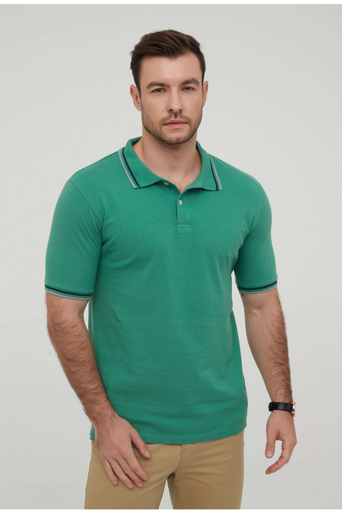 Green polo shirt with bicolor edged collar