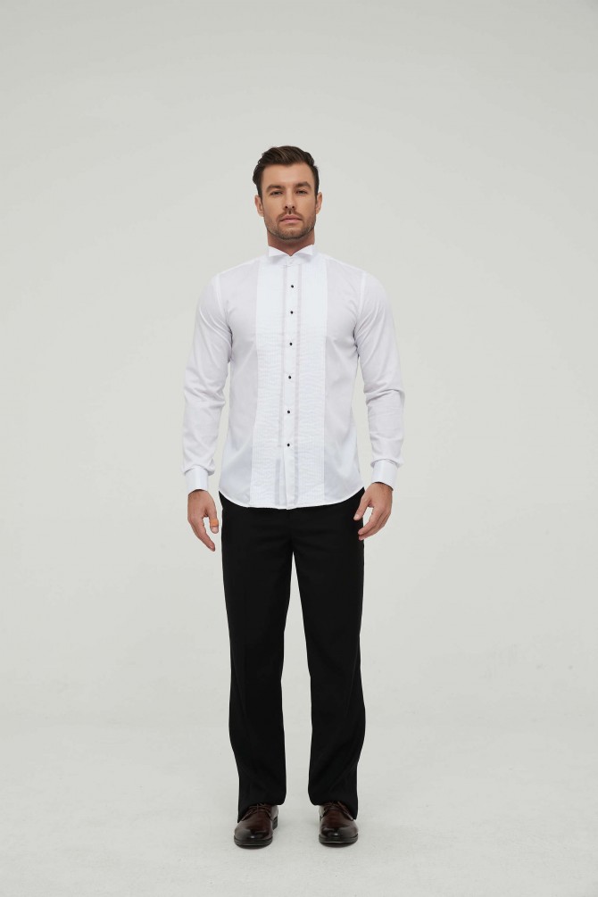 Chemise blanche plastron plissé à col cassé en slim fit avec bouton noir